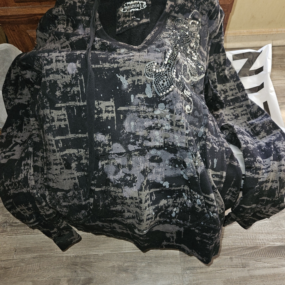 Maurices Black and Gray Patterned Hoodie. Cozy & Stylistic with pizzazzze! 😆